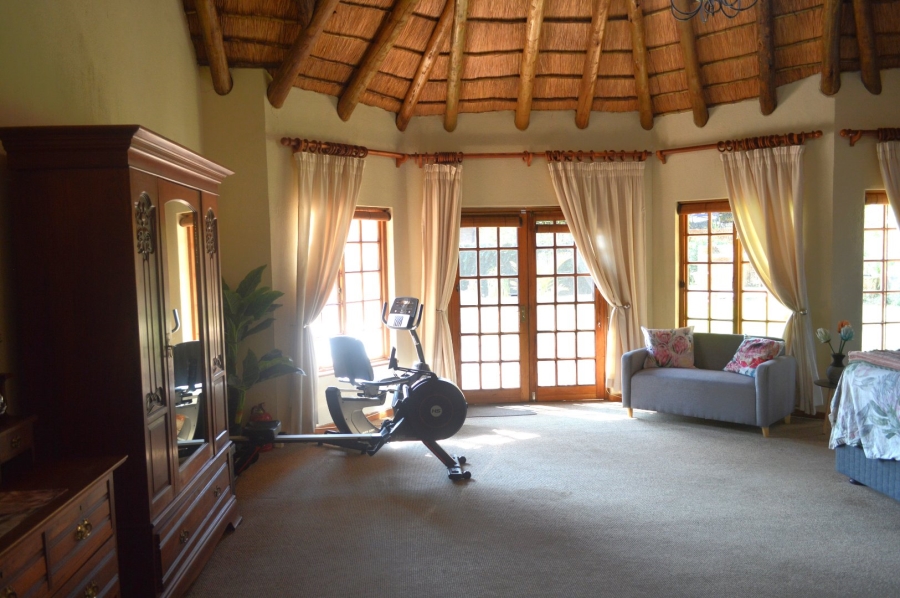 5 Bedroom Property for Sale in Wilkoppies North West